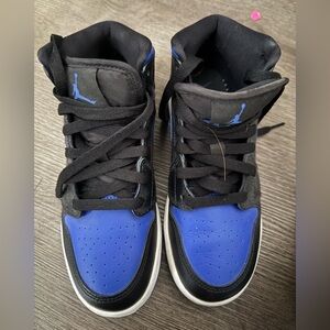 Jordan 1s Mid GS -pre loved 💙